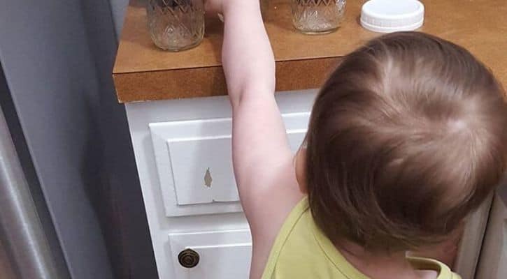 little girl preparing to meal prep, raise healthy kids free resources